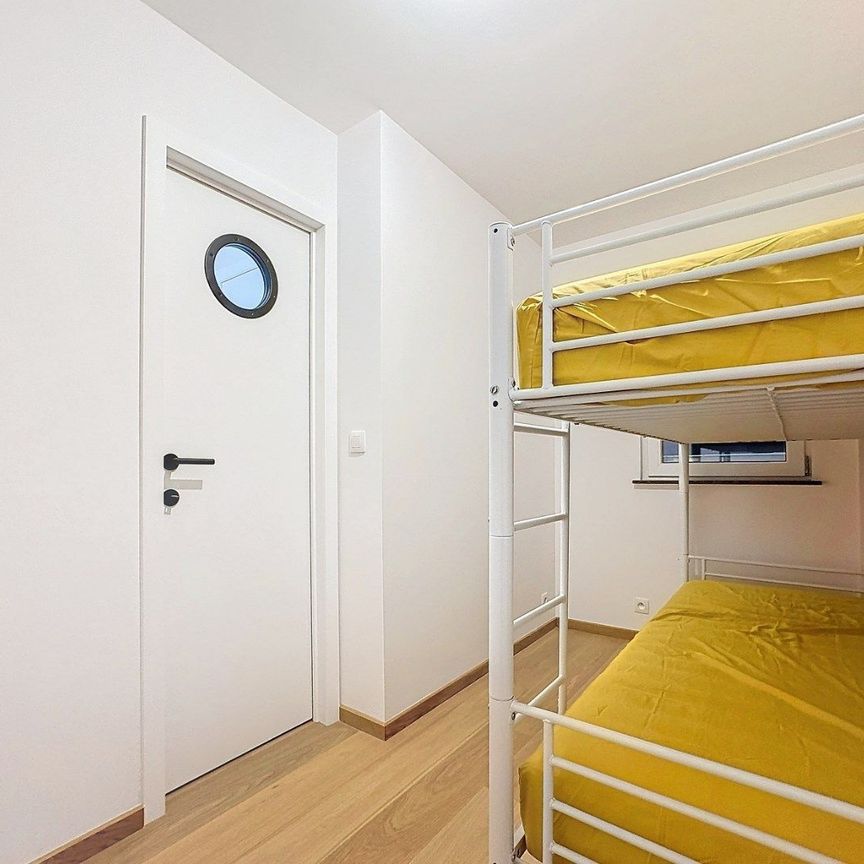 Gerenoveerd appartement met 1 slaapkamer op de zeedijk in Knokke-Heist - Photo 1