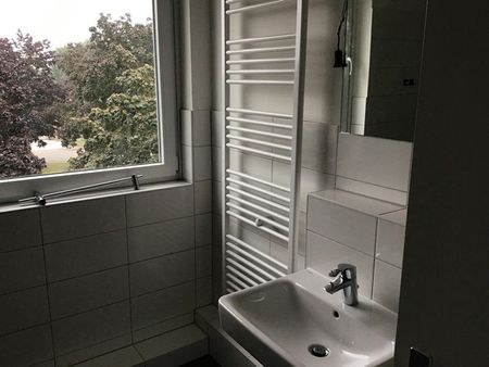 Ihr neues Zuhause in Klein Pampau! Schicke renovierte 4,0-Zimmer-Wohnung mit Balkon! - Foto 4