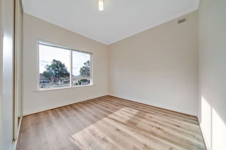 Spacious two bedroom unit - Photo 2