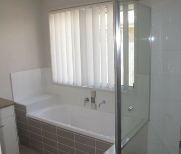 4 BEDROOM FAMILY HOME LOCATED IN QUIET STREET! - Photo 6