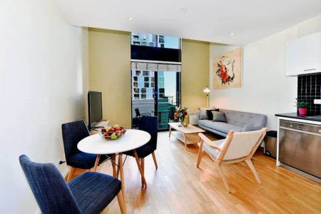 Comfortable 1-bedroom apartment near RMIT University - Photo 2