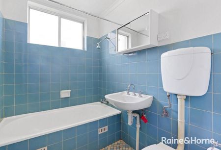 Modern 2-Bedroom Unit in Convenient Location - Photo 3