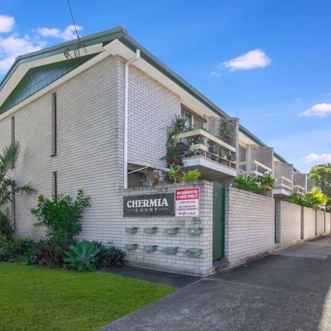 SPOTLESS AIRCONDITIONED TOWNHOUSE UNIT - Photo 1