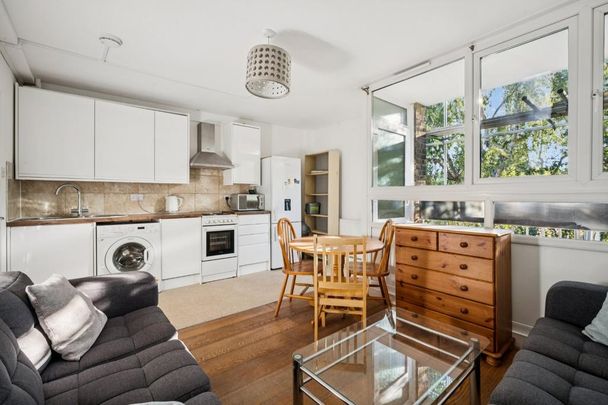 4 bedroom flat to rent - Photo 1