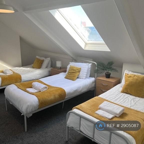 4 bedroom terraced house to rent - Photo 1