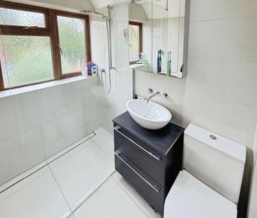 4 bedroom detached house to rent - Photo 4