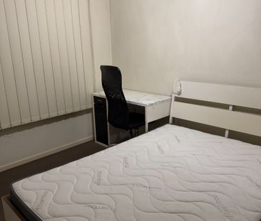 Spacious Furnished Room in the Heart of Toowong – Prime Location! - Photo 2