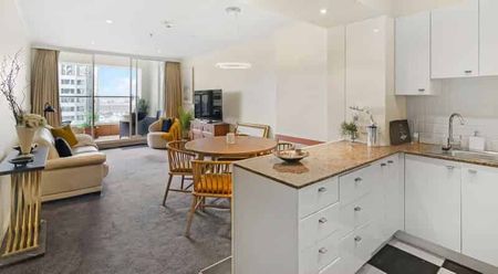 Spacious fully furnished city apartment - heart of the action! - Photo 4