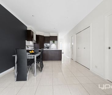 2/1 Dargi Green, Caroline Springs - Photo 1