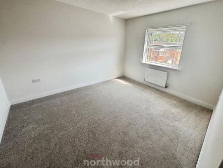 4 bedroom semi-detached house to rent - Photo 5
