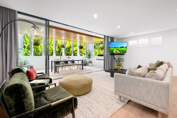 Stunning apartment in the heart of New Farm with 2 cars and storage! - Photo 1