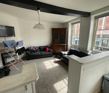 1 bedroom in a flat share to rent - Photo 5