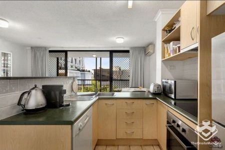 LOCATION ! LOCATION ! One Bedroom Apartment - Photo 4