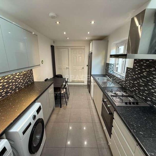 Grange Avenue, University, RG6 - Photo 1