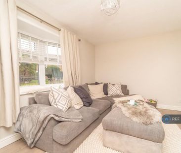 2 bedroom end of terrace house to rent - Photo 2