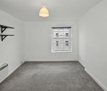 3 bedroom flat to rent - Photo 5