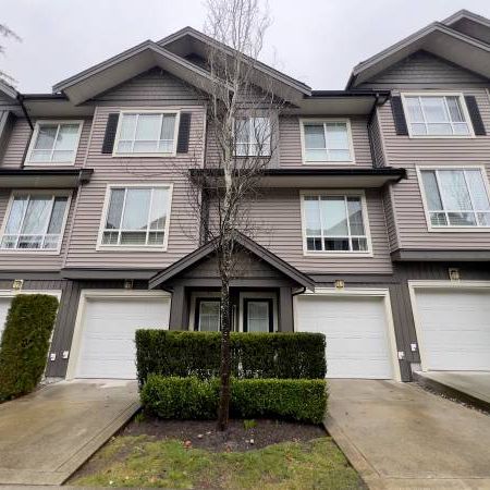 LANGLEY - 3 BEDROOM, 2.5 BATHROOM TOWNHOUSE NOW AVAILABLE - Photo 1