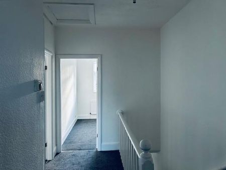 3 bedroom end of terrace house to rent - Photo 2