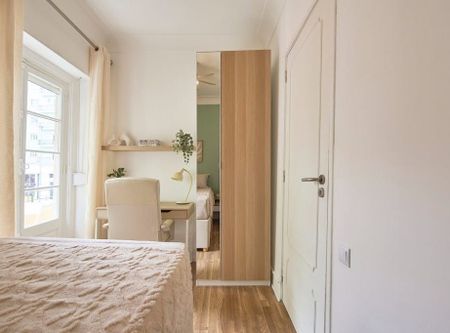 Avenida de Roma, Lisbon, Lisbon 1000-195 - Photo 4