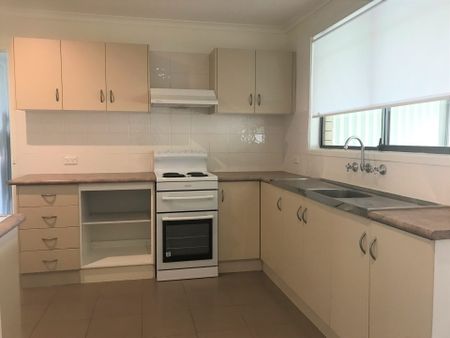 Comfortable 3 Bedroom Family Home - Photo 5