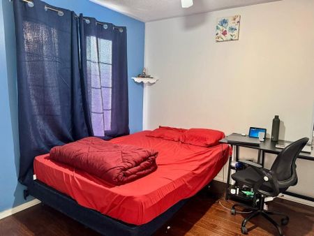 For Lease - 31 Farthingale Crescent, Brampton, Ontario - Photo 4