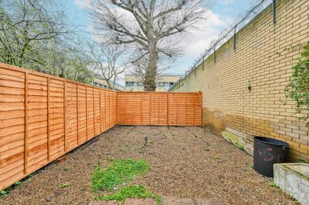 2 bedroom maisonette to rent - Photo 4