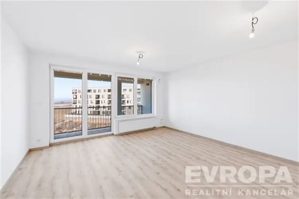 Světlý byt 2+kk s balkonem k podnájmu na Praze 6 – Ruzyně - Photo 1