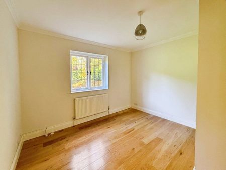 Knowl Hill, Woking, Surrey, GU22 7HL - Photo 4