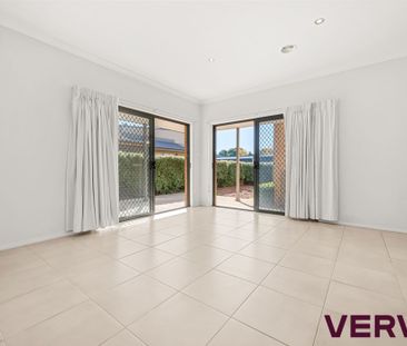FABULOUS FAMILY HOME - Photo 5
