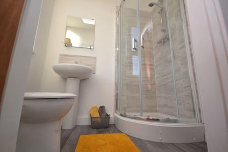 1 bedroom in a house share to rent - Photo 4