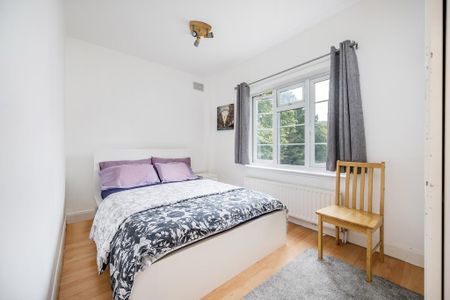 3 bedroom flat to rent - Photo 4
