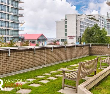 Condo in North Vancouver, BC - Photo 4