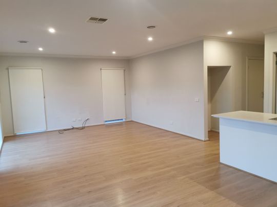 3 Living area double storey Family Home - Photo 1