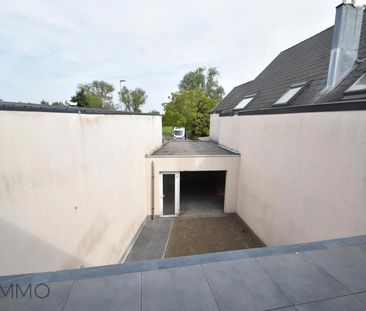 Volledig vernieuwd triplex-appartement met 2 slpk. terras en garage. Vrij vanaf 01/12 - Foto 4