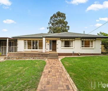 Fantastic Three Bedroom Family Home! - Photo 1