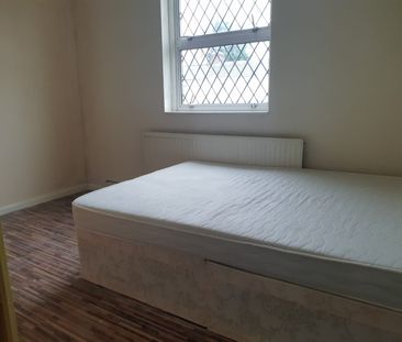 Drenon Square, Middlesex, UB3 - Photo 1