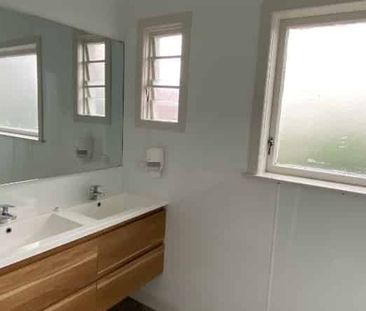 Low maintenance living close to Hamilton Central! - Photo 4