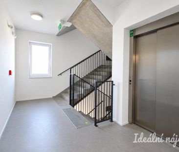 Pronájem bytuRenting an apartment 1+kk, 40 m2 - Photo 1