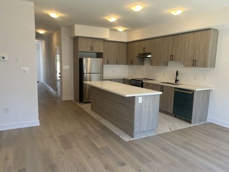 For Lease - 22 McAush Street, Barrie, Ontario - Photo 4