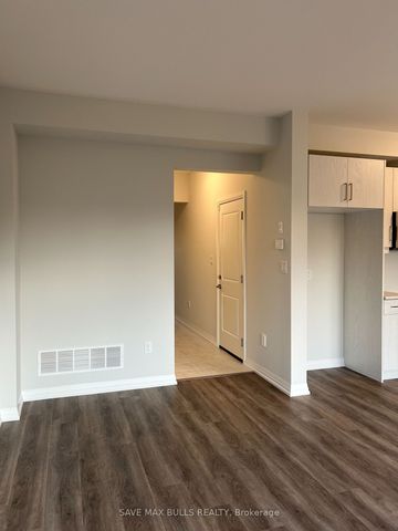 Townhouse For Lease | X8105410 - Photo 2