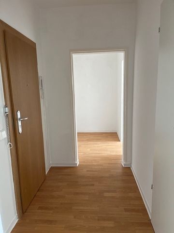 Mit Aufzug! Gut geschnittene 2-Zimmer-Wohnung mit Balkon - Photo 4