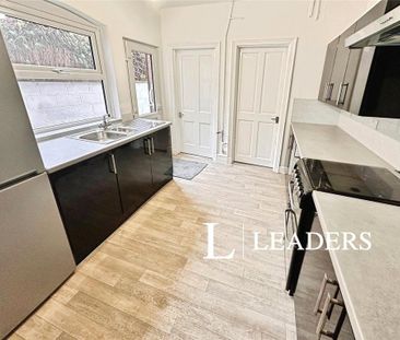 3 bedroom terraced house to rent - Photo 2