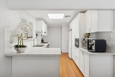 Stylish Family Retreat with Pool in Mansfield High Catchment - Photo 5