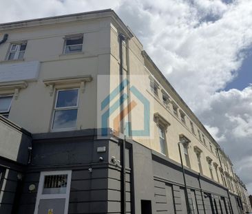1 bedroom in a flat share to rent - Photo 2