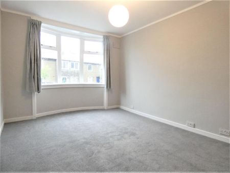 3 bedroom flat to rent - Photo 2