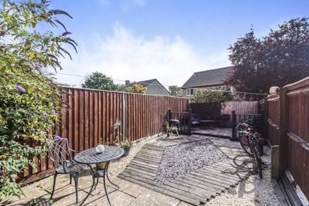 2 bedroom semi-detached house to rent - Photo 5