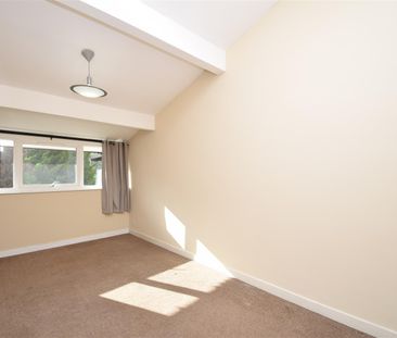 Hawes Close, Northwood, HA6 - Photo 3