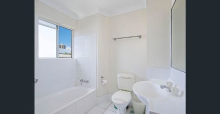 Modern Apartment in the Heart of Surfers Paradise - Photo 3