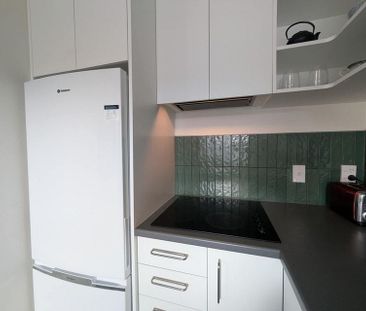 Sunny one bedroom Hutt Central unit - Photo 1