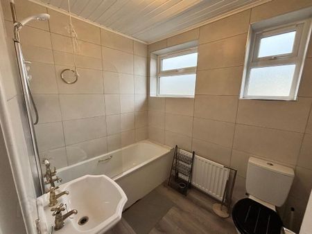 1 Windsor Avenue, Newtownards, BT23 4QH - Photo 3